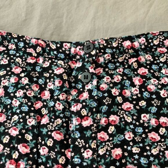 Divided size 10 floral skater skirt - Picture 2 of 5